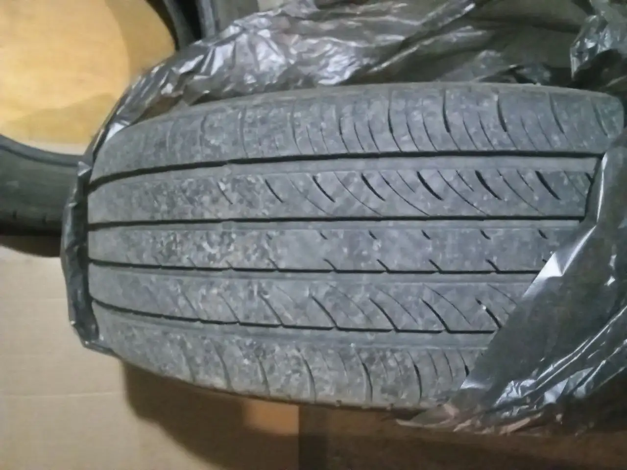 Комплект шин 205/55/16 б/у - Шины и диски (Авто) в Иркутск