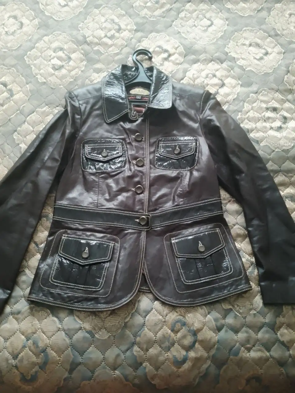 Продам кожаную куртку 46 размер - Верхняя одежда (Одежда) в Иркутск