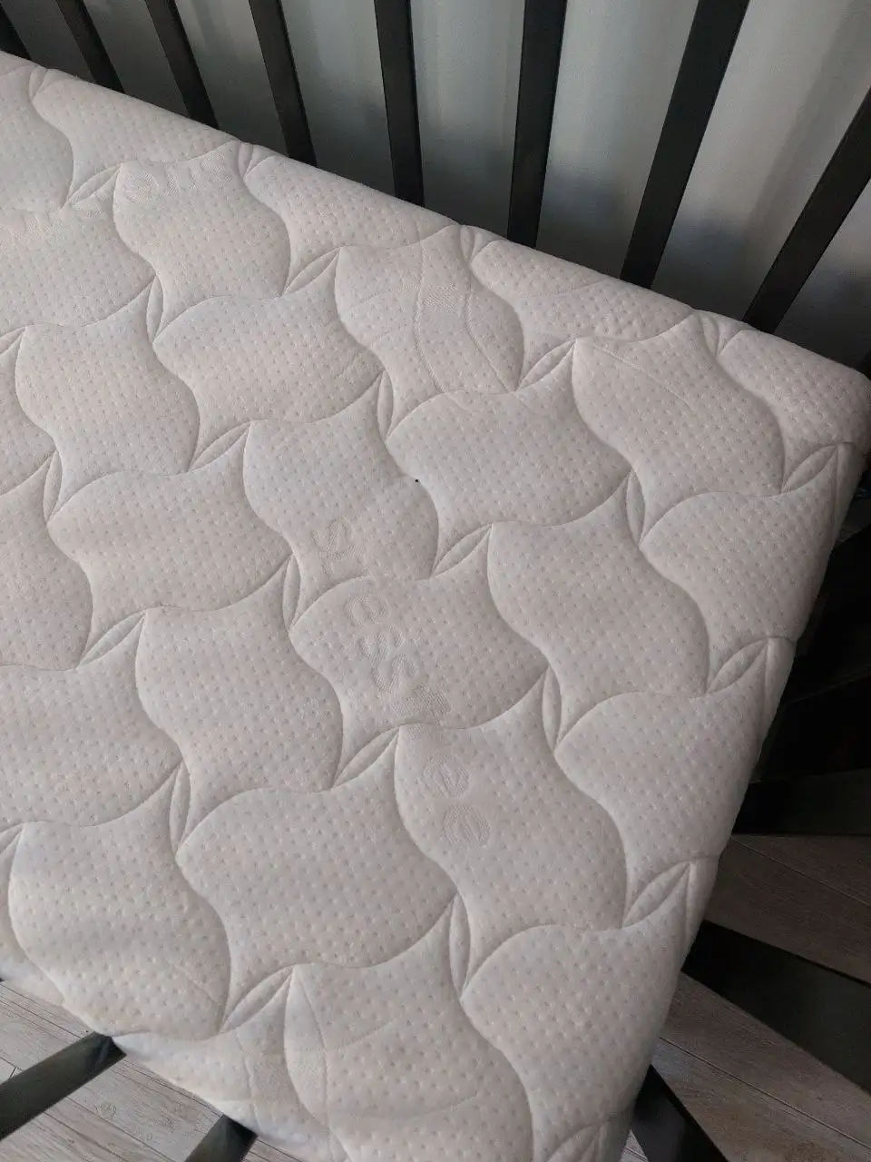 Продажа детской кровати с матрасом из массива дерева - Мебель (Товары для детей) в Иркутск