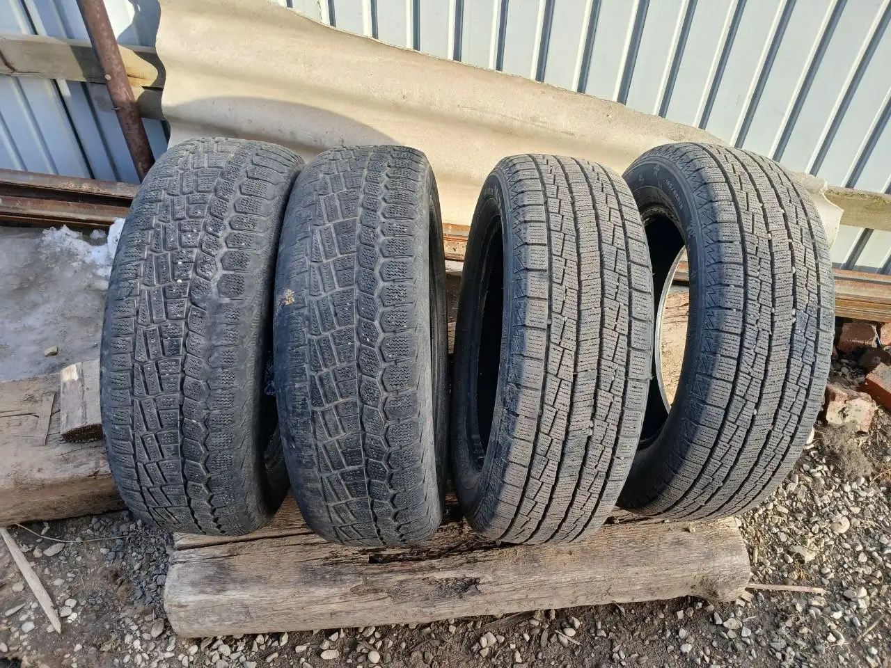 Продам зимние шины с грыжами - Автошины (Запчасти) в Иркутск