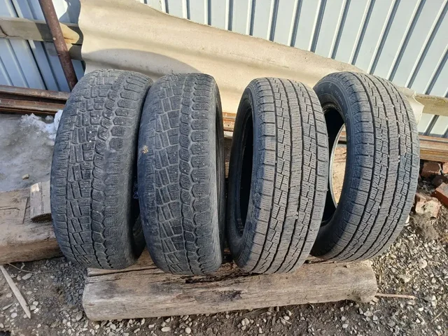 Продам зимние шины с грыжами - Запчасти в Иркутск