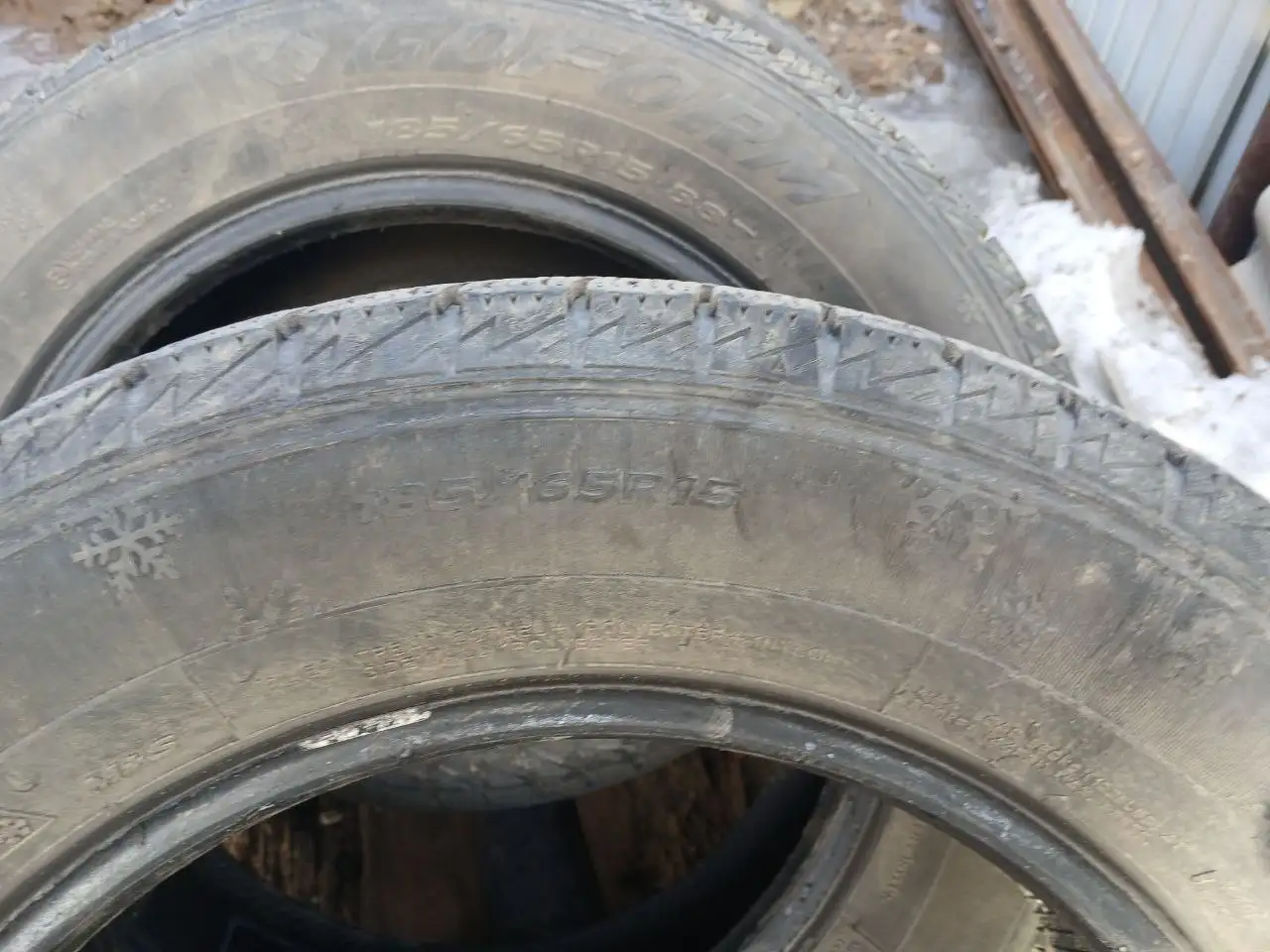 Продам зимние шины с грыжами - Автошины (Запчасти) в Иркутск