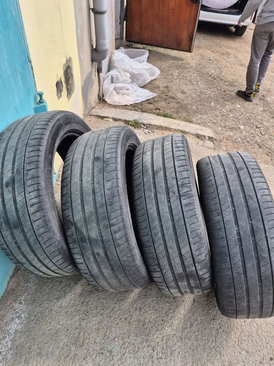 Продажа летней резины 225/50/18 - Шины (Авто) в Иркутск