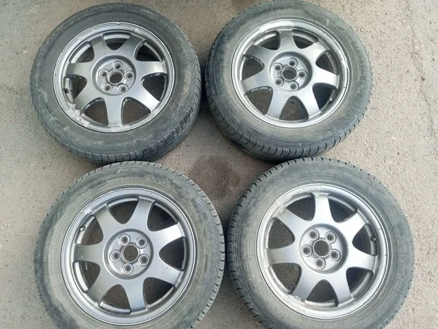 Продам комплект литья R16 5:100 на летней резине 205/60 - Авто в Иркутск
