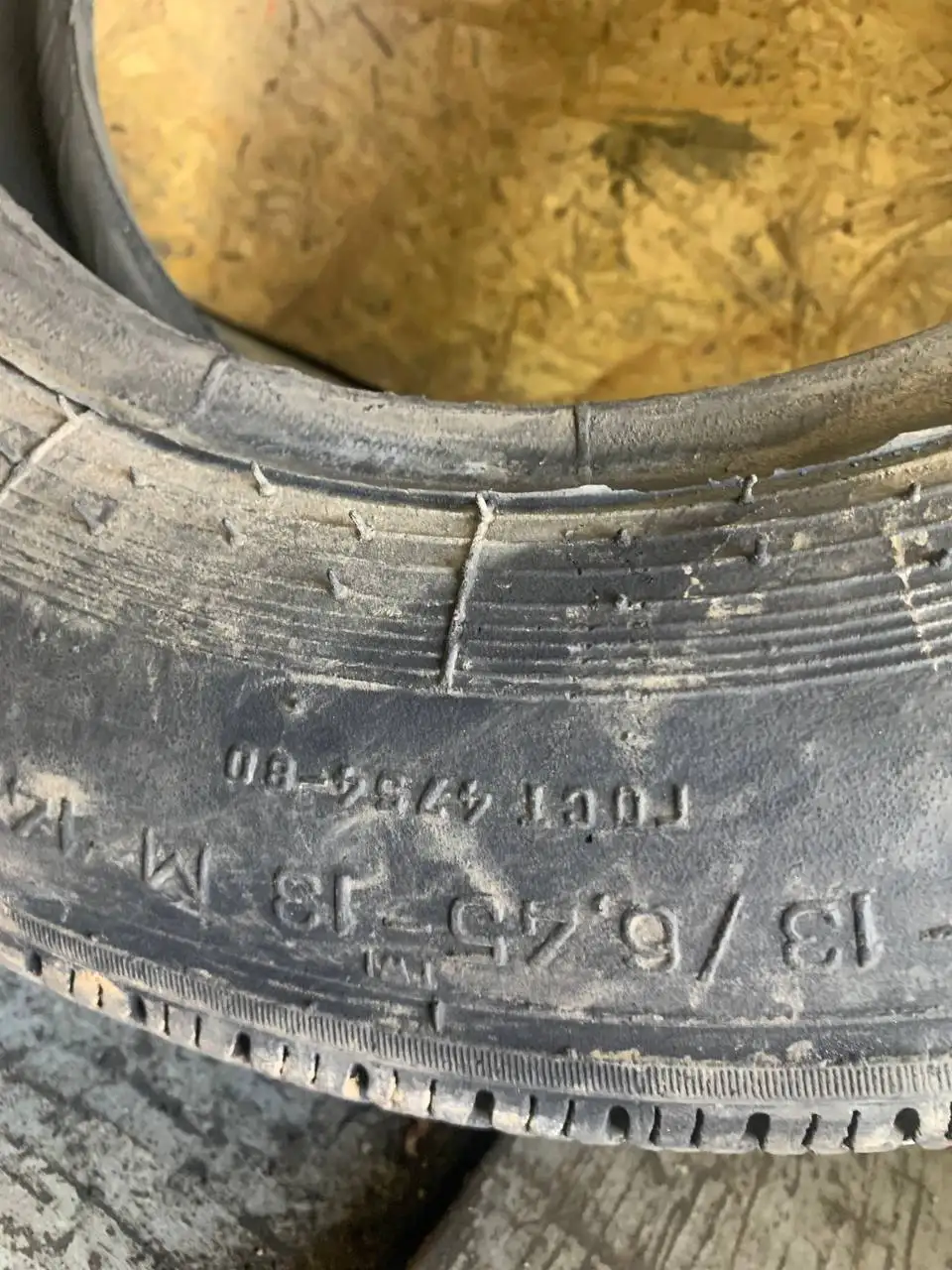 Продам резину R13 с камерой - Шины (Авто) в Иркутск
