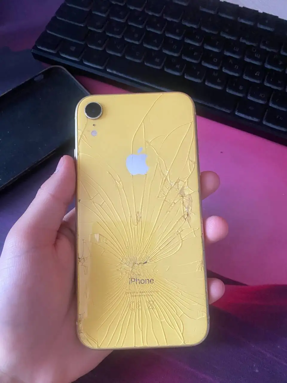 iPhone Xr 64GB желтый в удовлетворительном состоянии - Мобильные телефоны (Электроника) в Иркутск