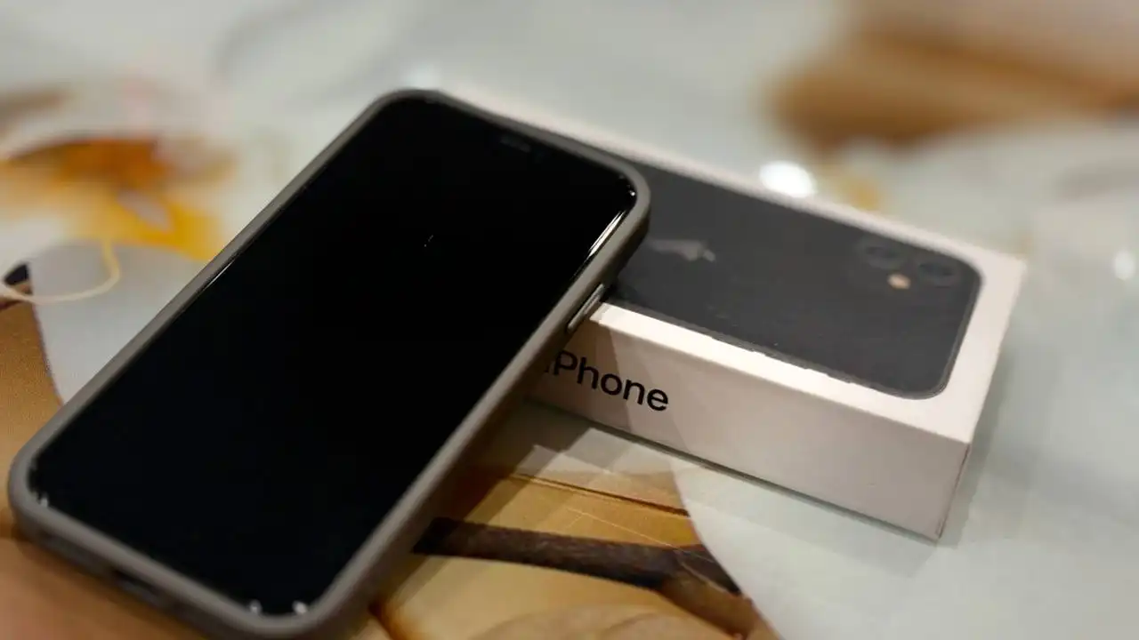 Продам айфон 11 на 128Гб