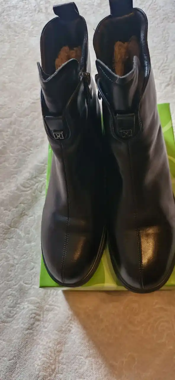 Продам новые ботинки женские зимние