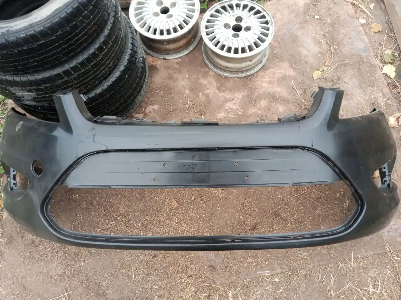 Продам резину р15 и бампер ford focus 2