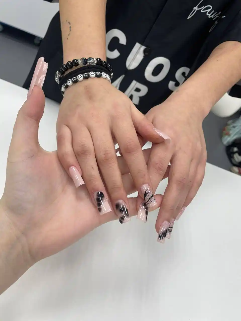 Услуги маникюра для моделей - Услуги в Орск-Новотроицк
