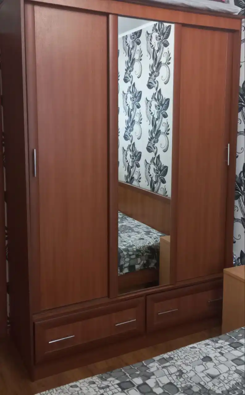 Продам мебель и люстру