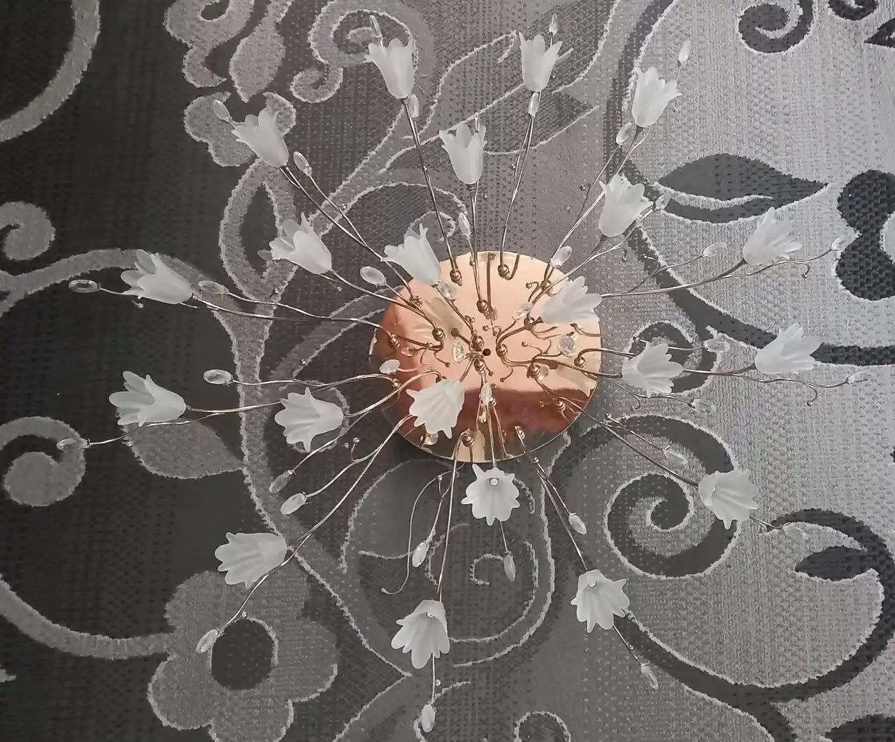 Продам мебель и люстру