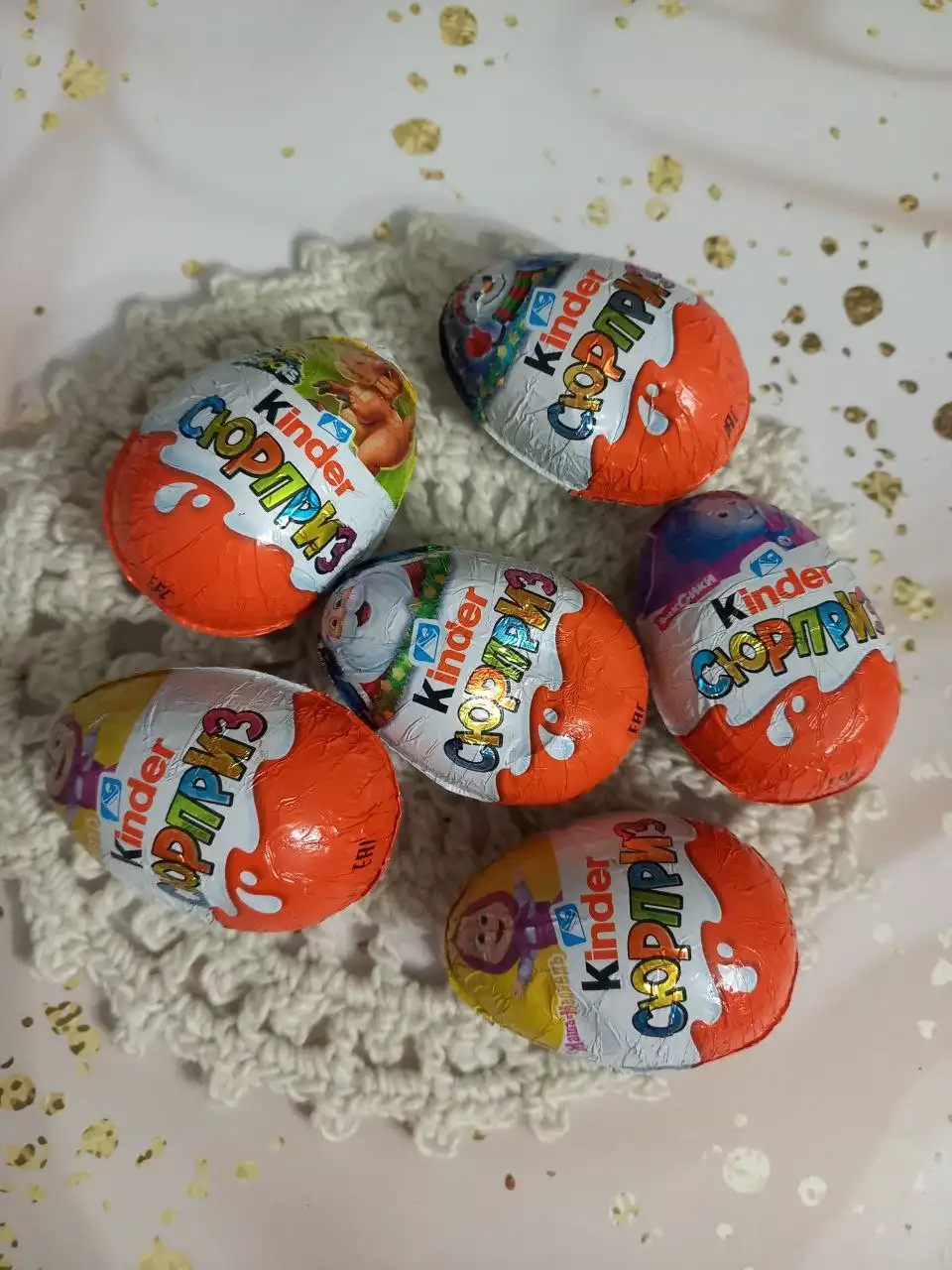 Продам немного помятые киндеры