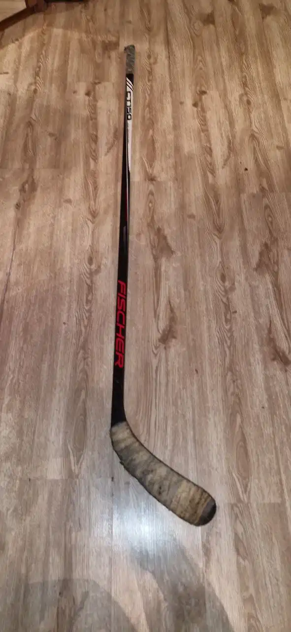 Продажа коньков и клюшки для хоккея