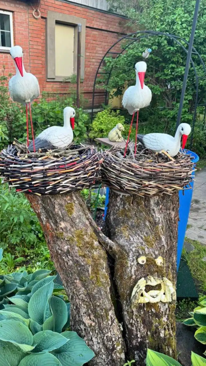 Гнездо с аистами из ротанга ручной работы