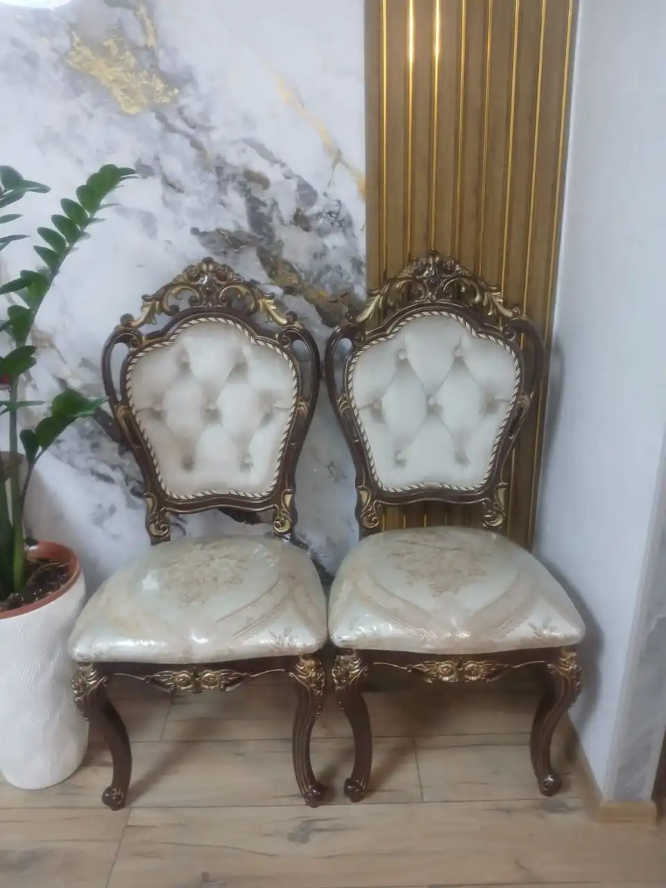 Продам шикарные стулья 2 шт.