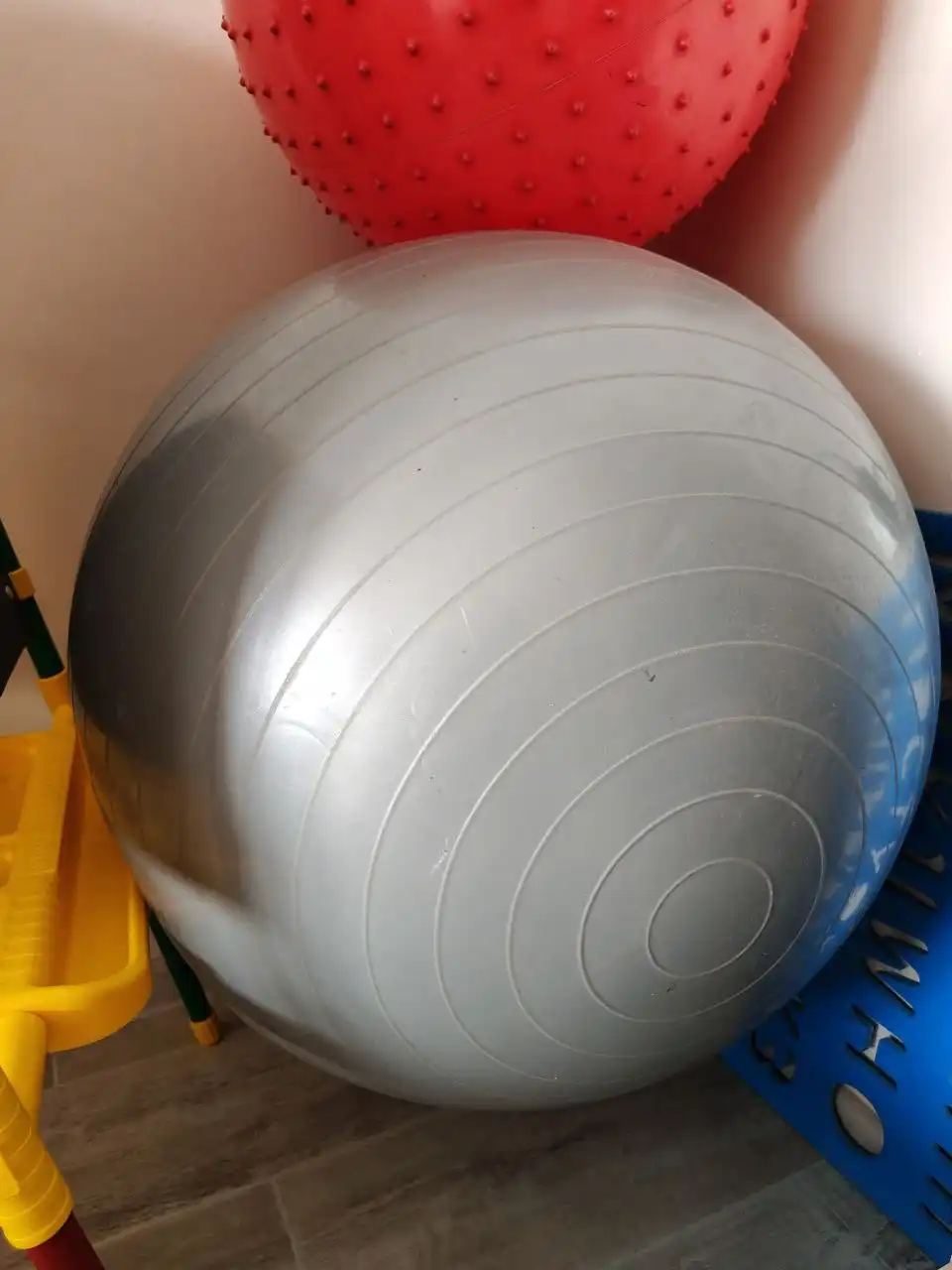 Мяч для малышей и фитбол - Спортивные товары (Барахолка) в Орск-Новотроицк