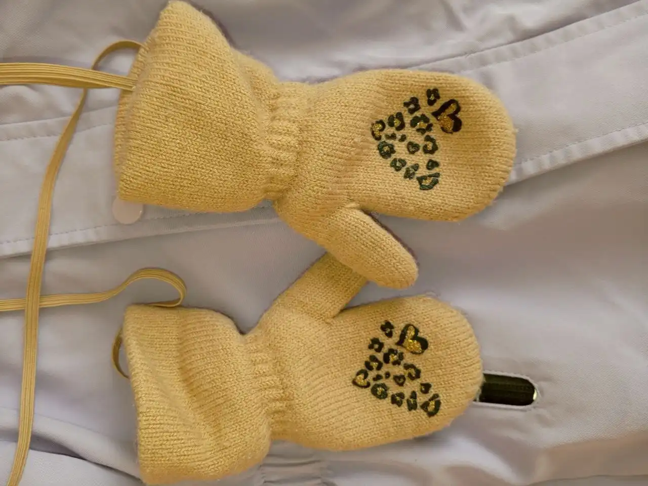 Детская одежда: ветровка, комбинезон, шапка с варежками - Одежда для детей (Товары для детей) в Новотроицк