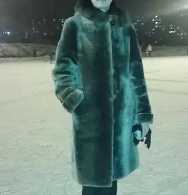 Продам мутоновую шубу с капюшоном из норки - Верхняя одежда в Орск