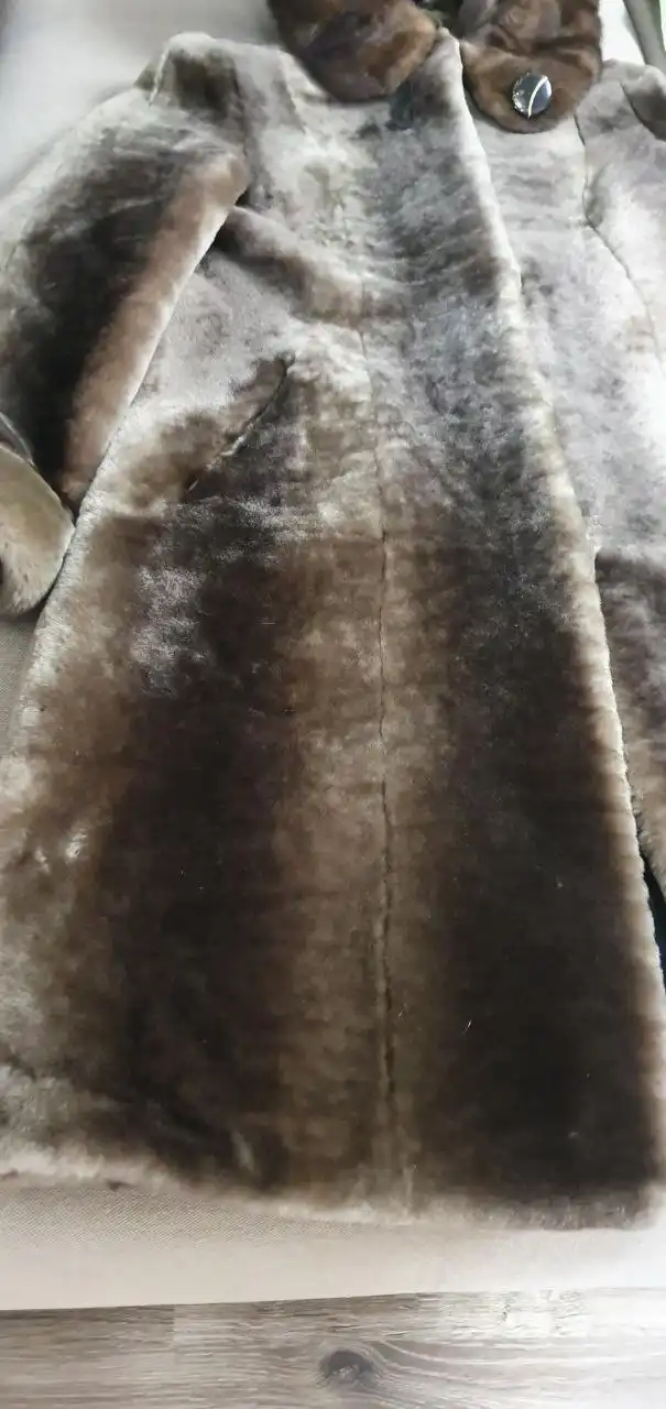 Продам мутоновую шубу с капюшоном из норки - Верхняя одежда (Одежда) в Орск