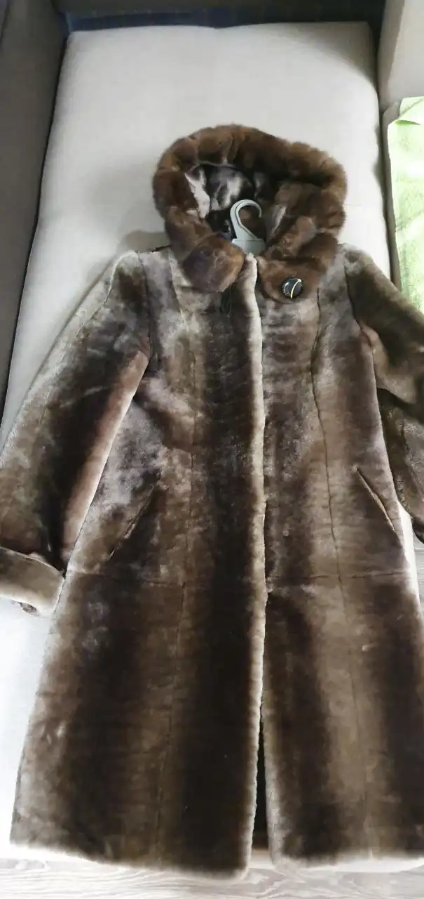 Продам мутоновую шубу с капюшоном из норки - Верхняя одежда (Одежда) в Орск