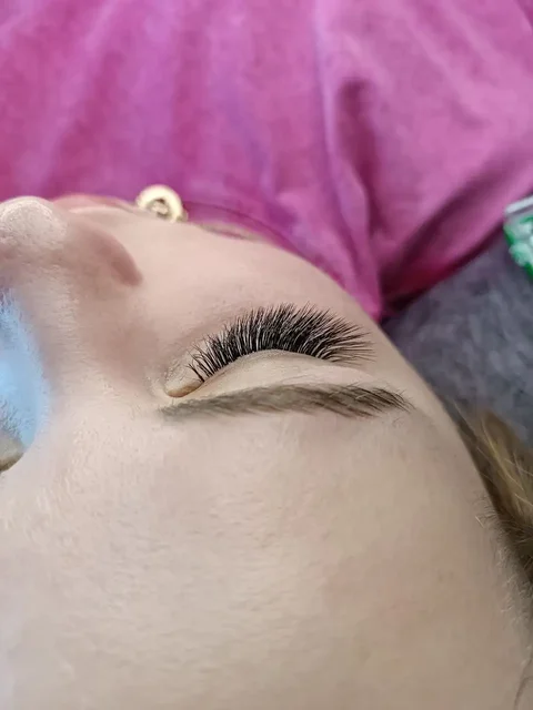 Услуги по наращиванию ресниц и маникюру в Орске-Новотроицке - частное объявление в Орск-Новотроицк