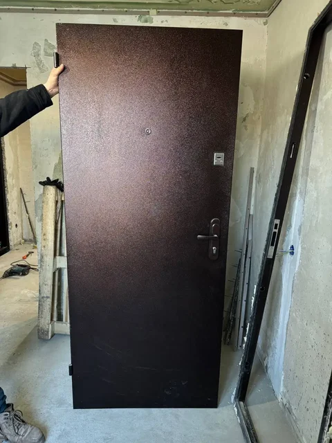 Продажа металлической двери с коробом и без - Отделочные материалы в Орск