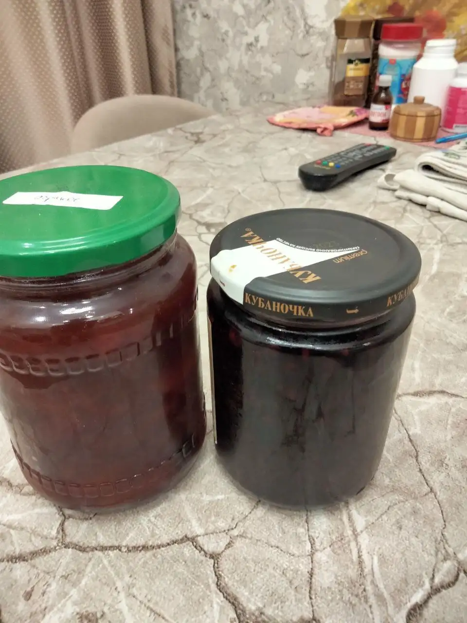 Продам абрикосовое варенье и варенье из красной смородины - Продукты питания (Барахолка) в Новотроицк