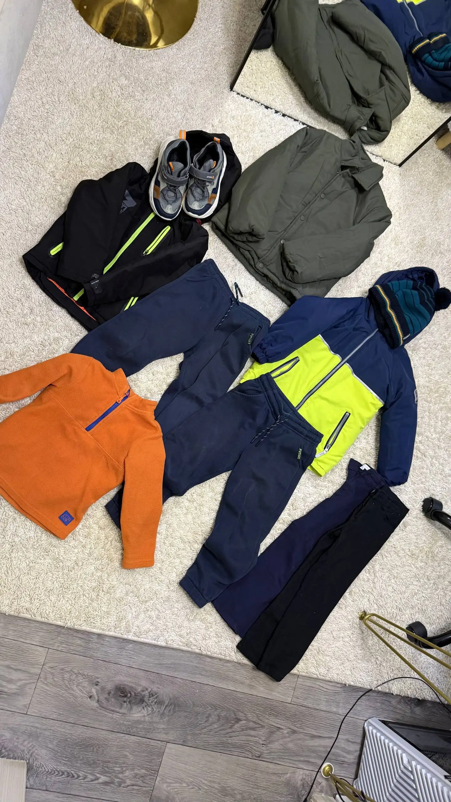 Куртка зеленая 122, штаны 116, брюки 110, кроссовки 31 размер, флиска 116 - Верхняя одежда, штаны, обувь (Одежда) в Орск