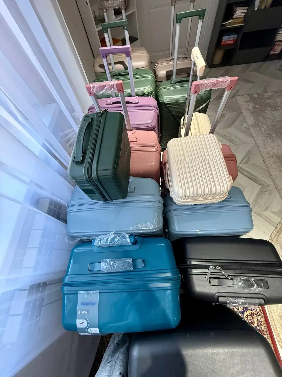 Продажа чемоданов и кейсов разных размеров - Сумки и чемоданы (Барахолка) в Орск-Новотроицк