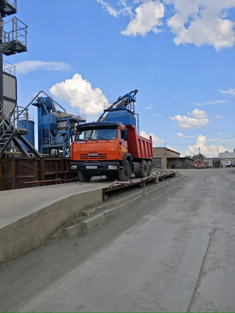 Доставка песка, щебня и других материалов с услугами погрузчика - Грузоперевозки и стройматериалы (Услуги) в Орск