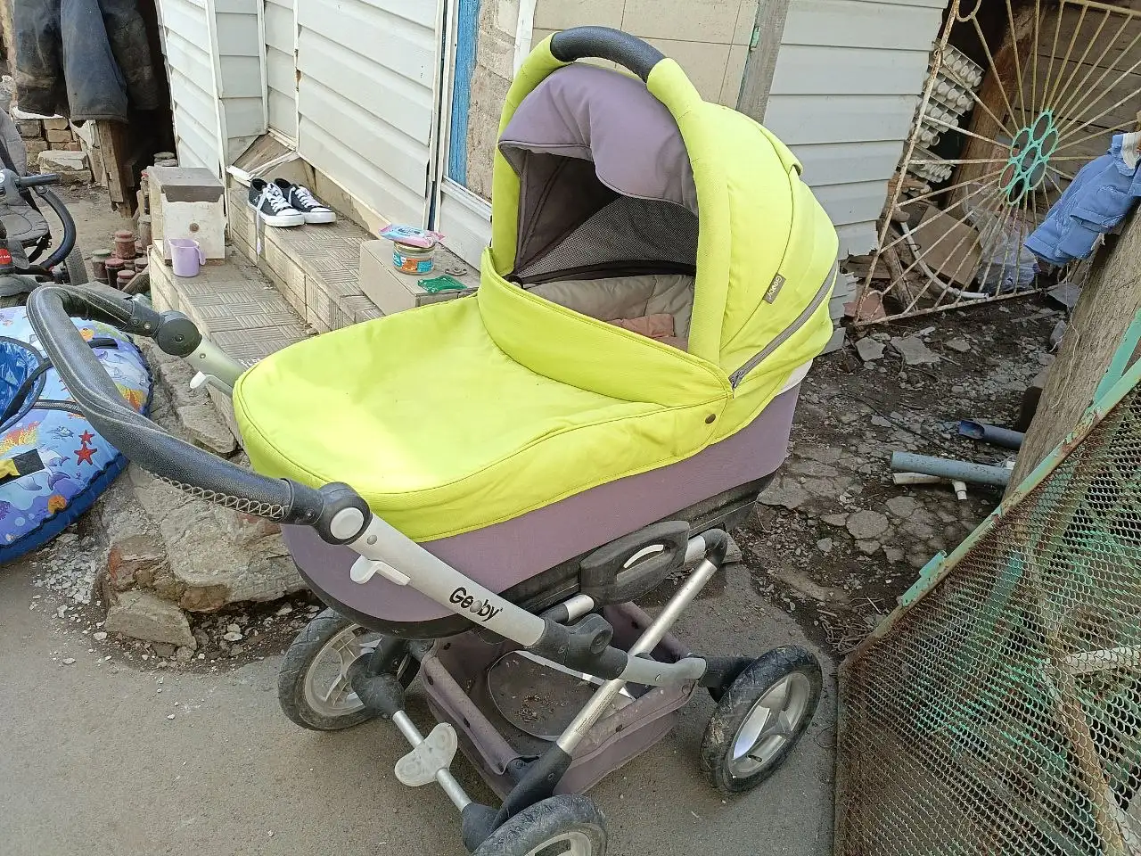 Продажа б/у колясок - Коляски (Товары для детей) в Орск или Новотроицк