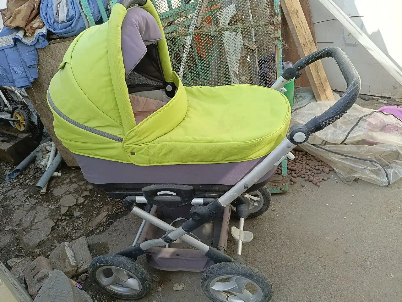 Продажа б/у колясок - Коляски (Товары для детей) в Орск или Новотроицк