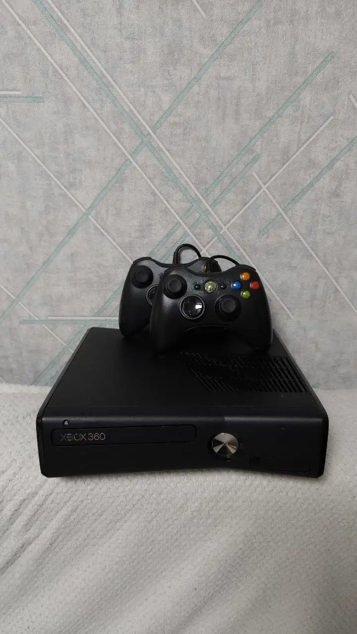 Продам Xbox с играми и джойстиками - Игровые консоли (Электроника) в Орск