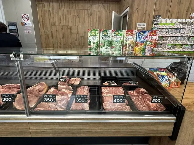 Свежие свиные субпродукты в мясной точке - Инструменты в Орск