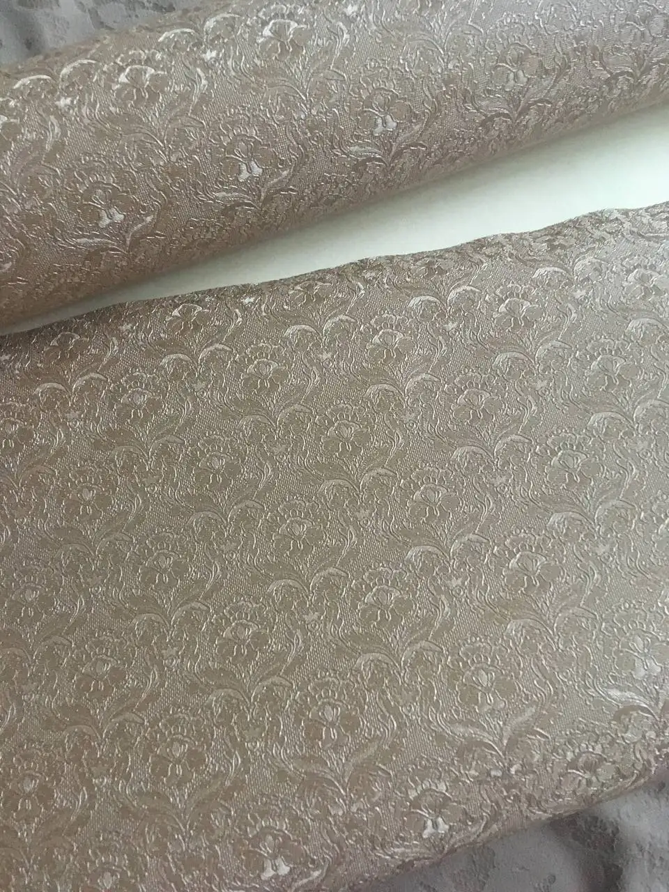 Отдам рулон обоев шириной 0,5 - Стройматериалы (Для дома и дачи) в Орск