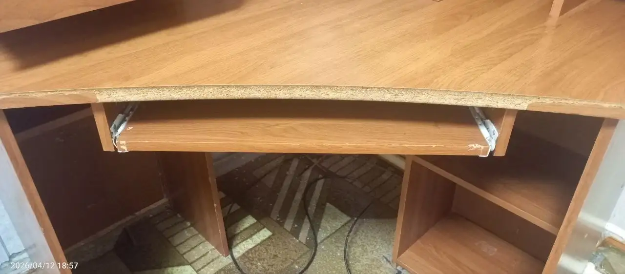 Продам компьютерный стол - Для дома и дачи в Орск