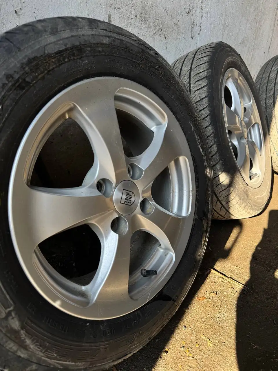 Продам диски и шины - Запчасти (Авто) в Орск-Новотроицк