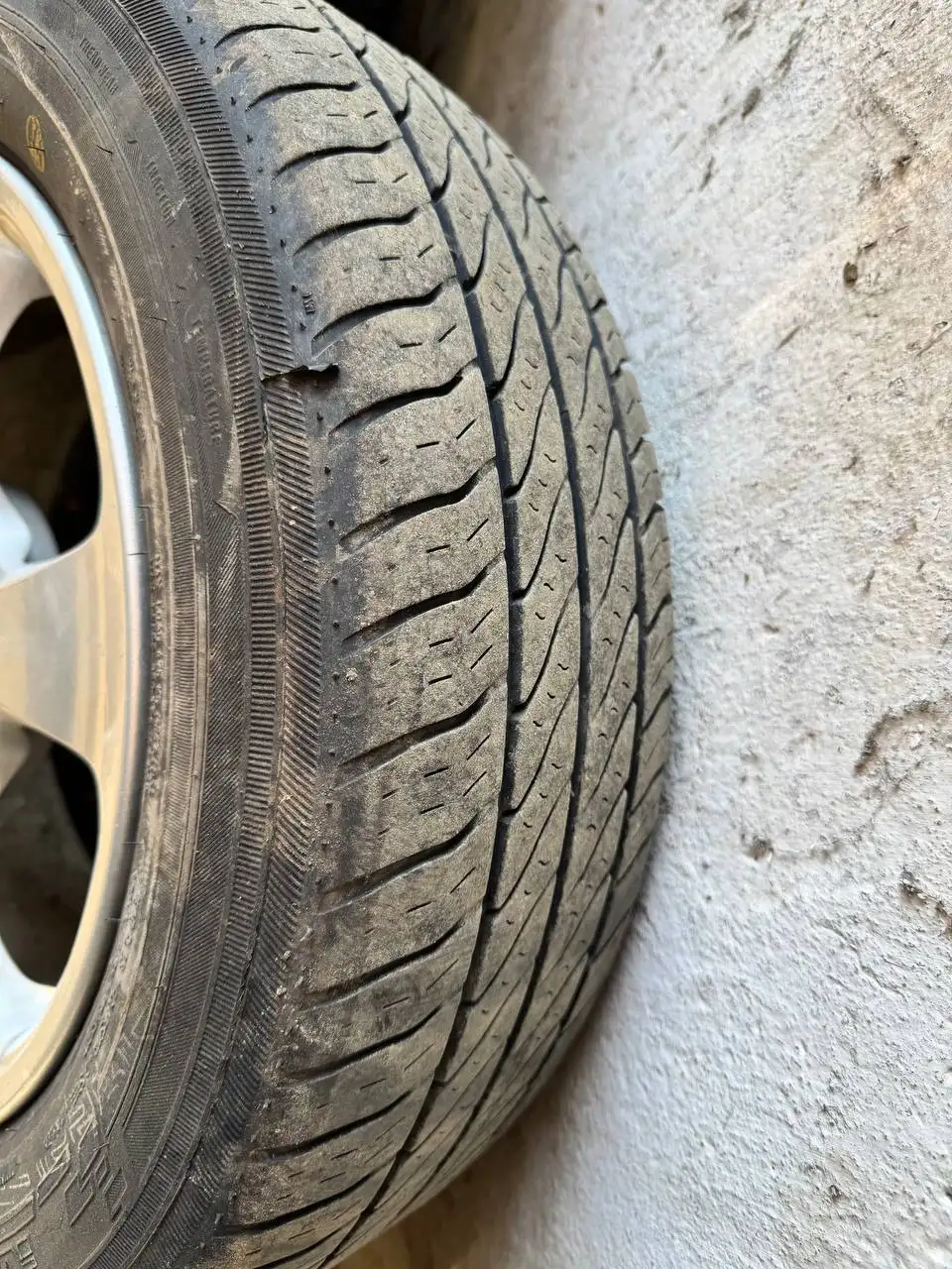 Продам диски и шины - Запчасти (Авто) в Орск-Новотроицк