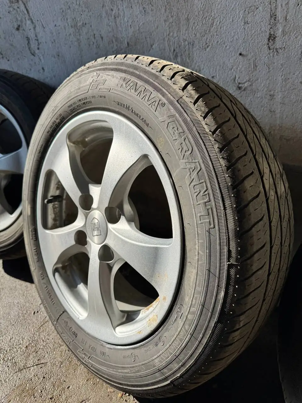 Продам диски и шины - Запчасти (Авто) в Орск-Новотроицк