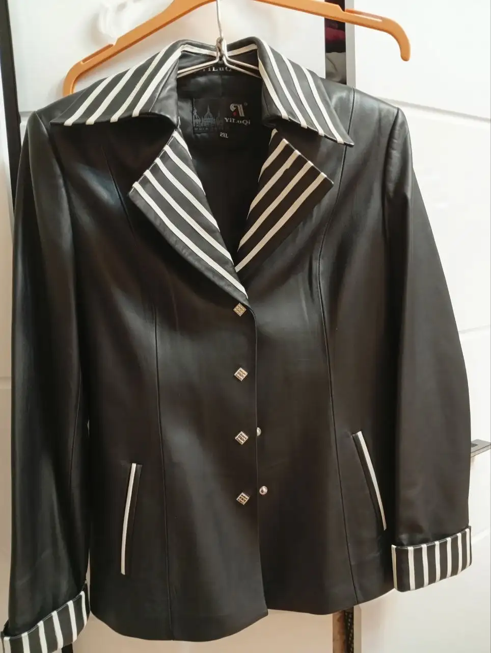 Продажа обуви и одежды - Обувь и верхняя одежда (Одежда) в Новотроицк