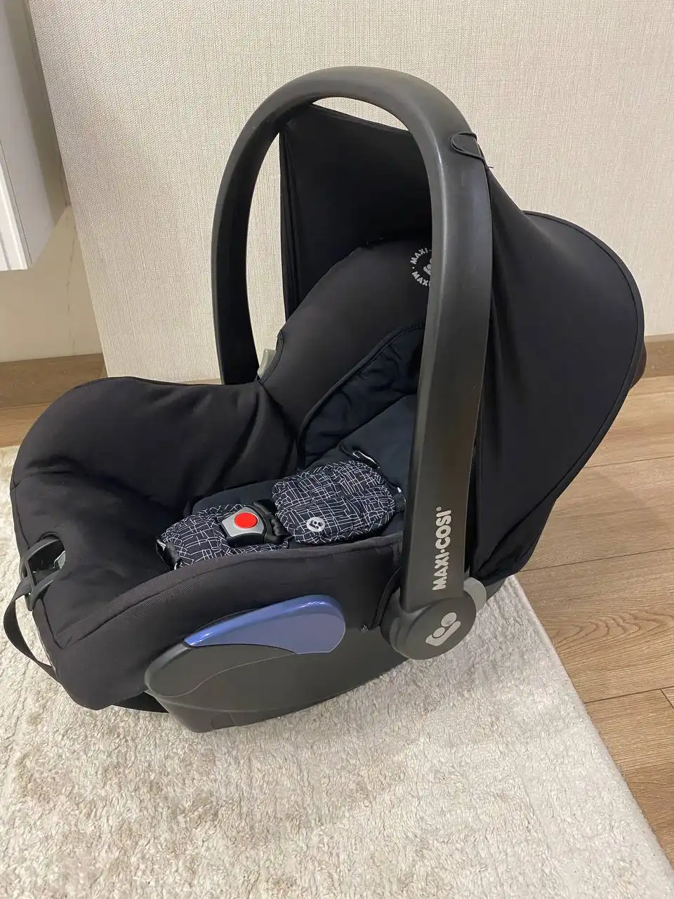 Продам автолюльку Maxi Cosi 0+