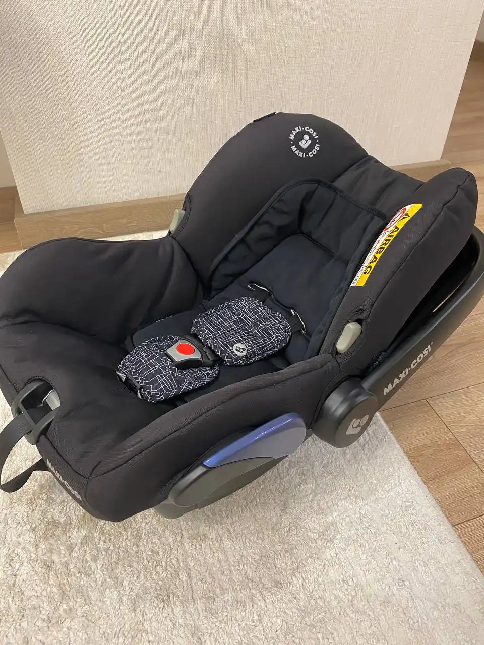 Продам автолюльку Maxi Cosi 0+