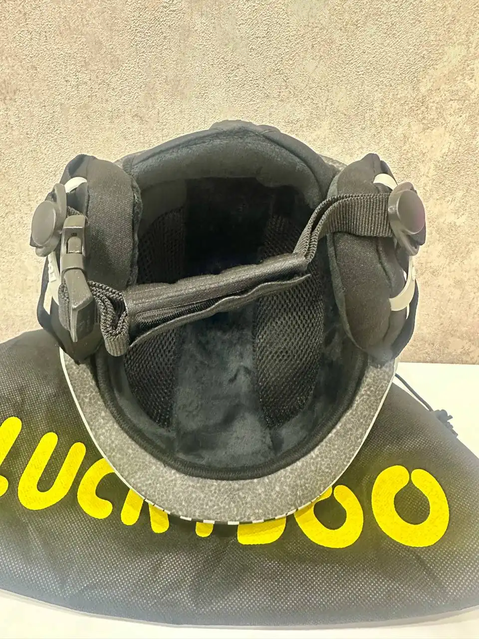 Продажа детского шлема для сноуборда/лыж размера S нового состояния