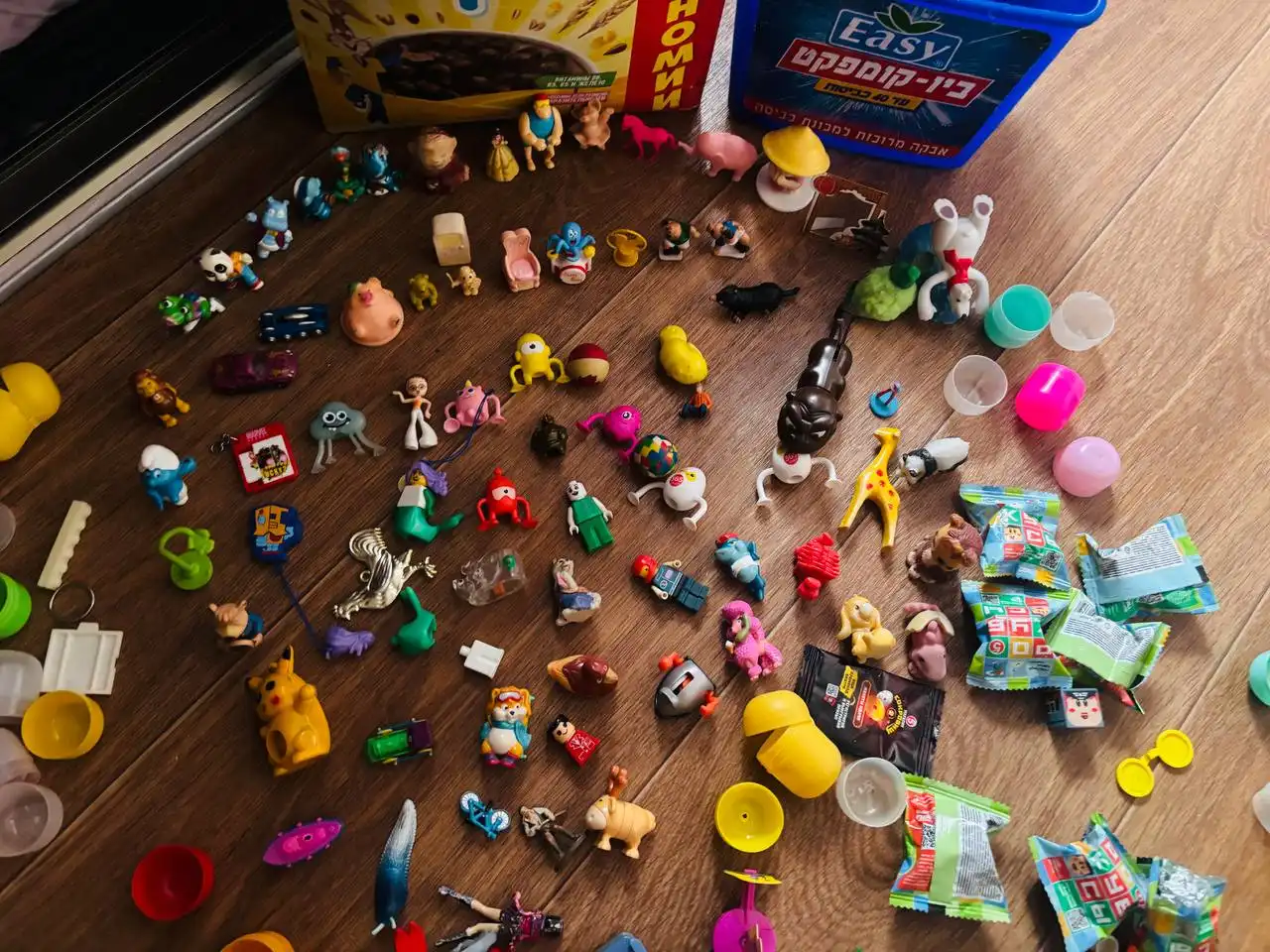 Продажа игрушек из киндер сюрприза