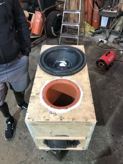 Сабвуфер с усилителем для автозвука - Грузовики в Кемерово