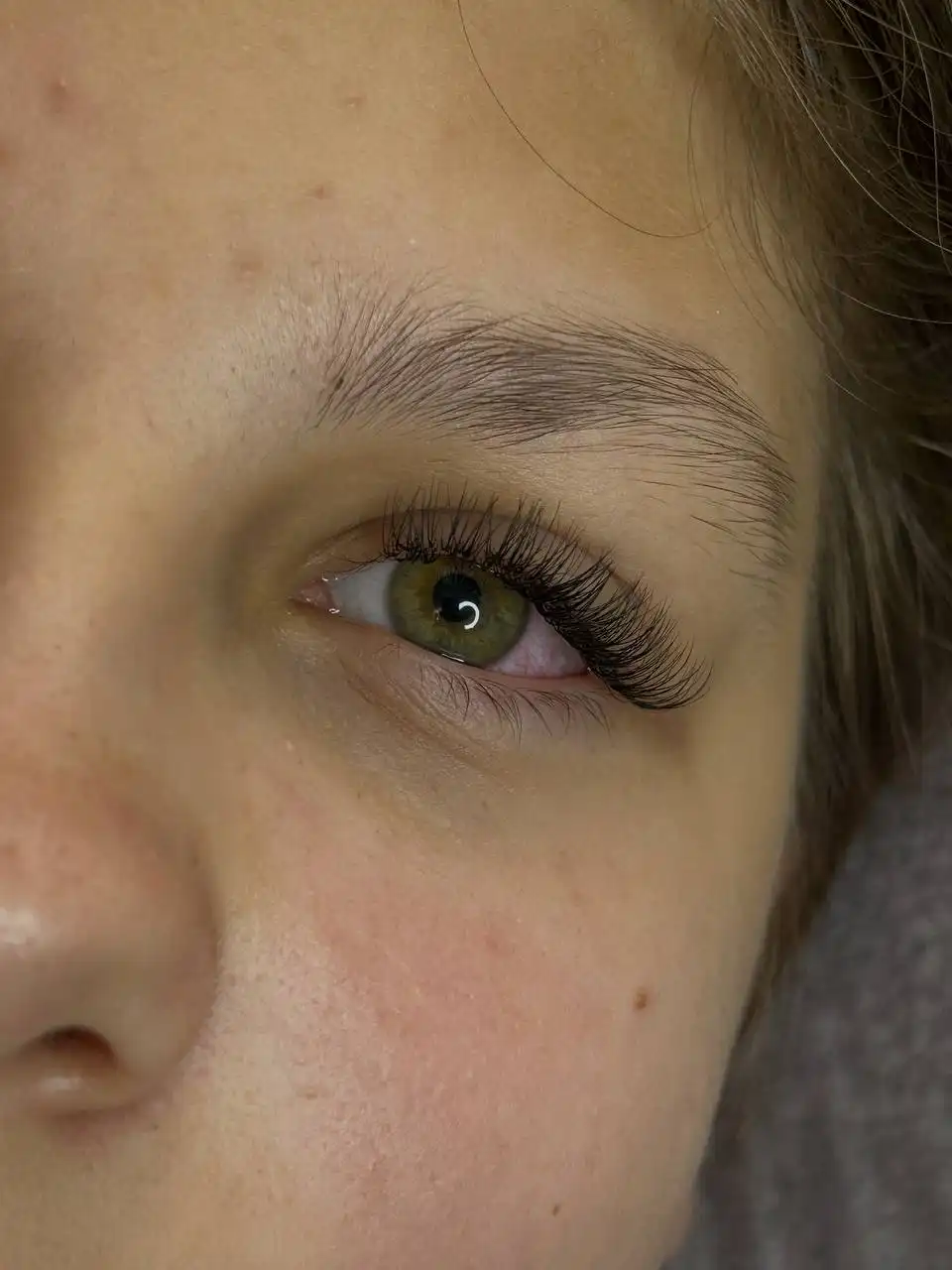 Наращивание и ламинирование ресниц и бровей перед Новым годом