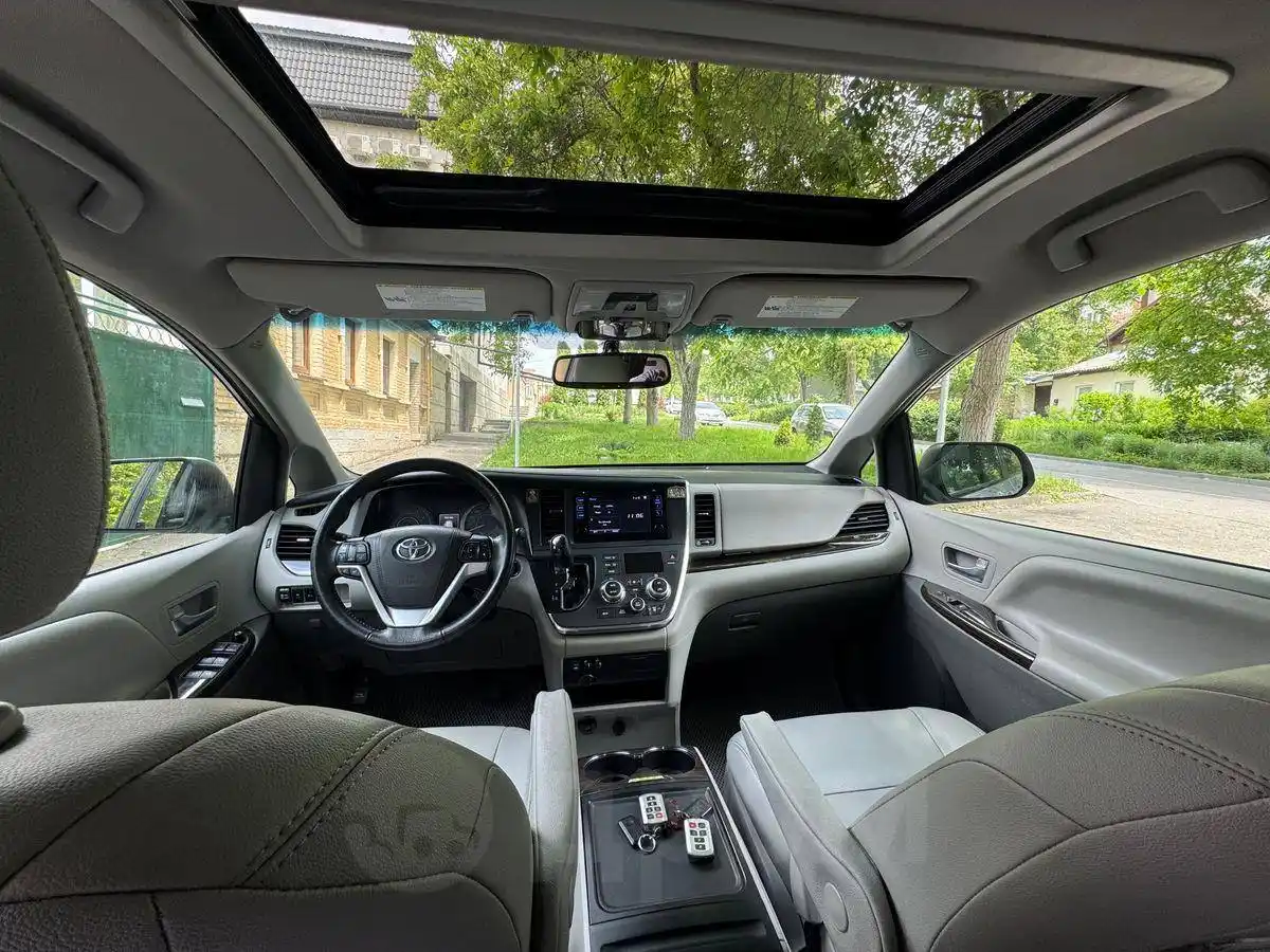 Toyota Sienna 2016