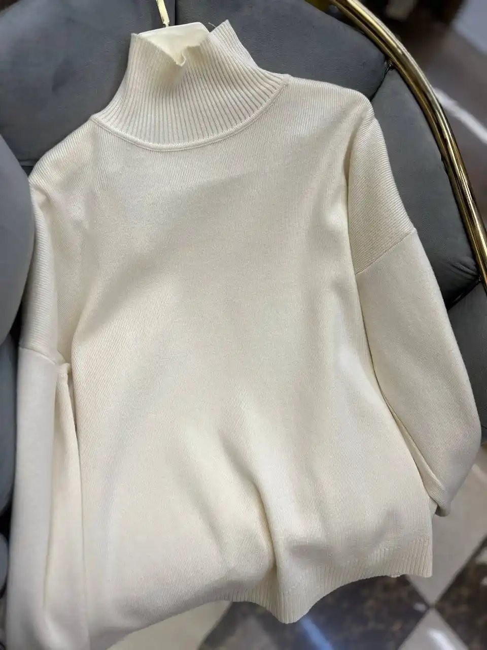 Продам костюм молочный