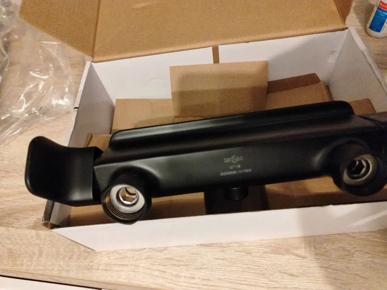 Смеситель для ванны и душа Remix черный матовый